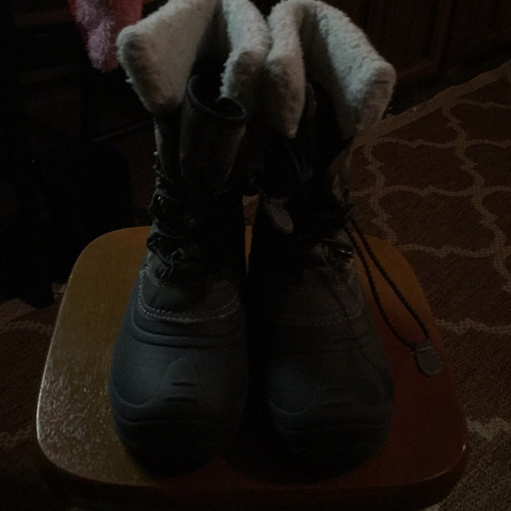 Snow boots